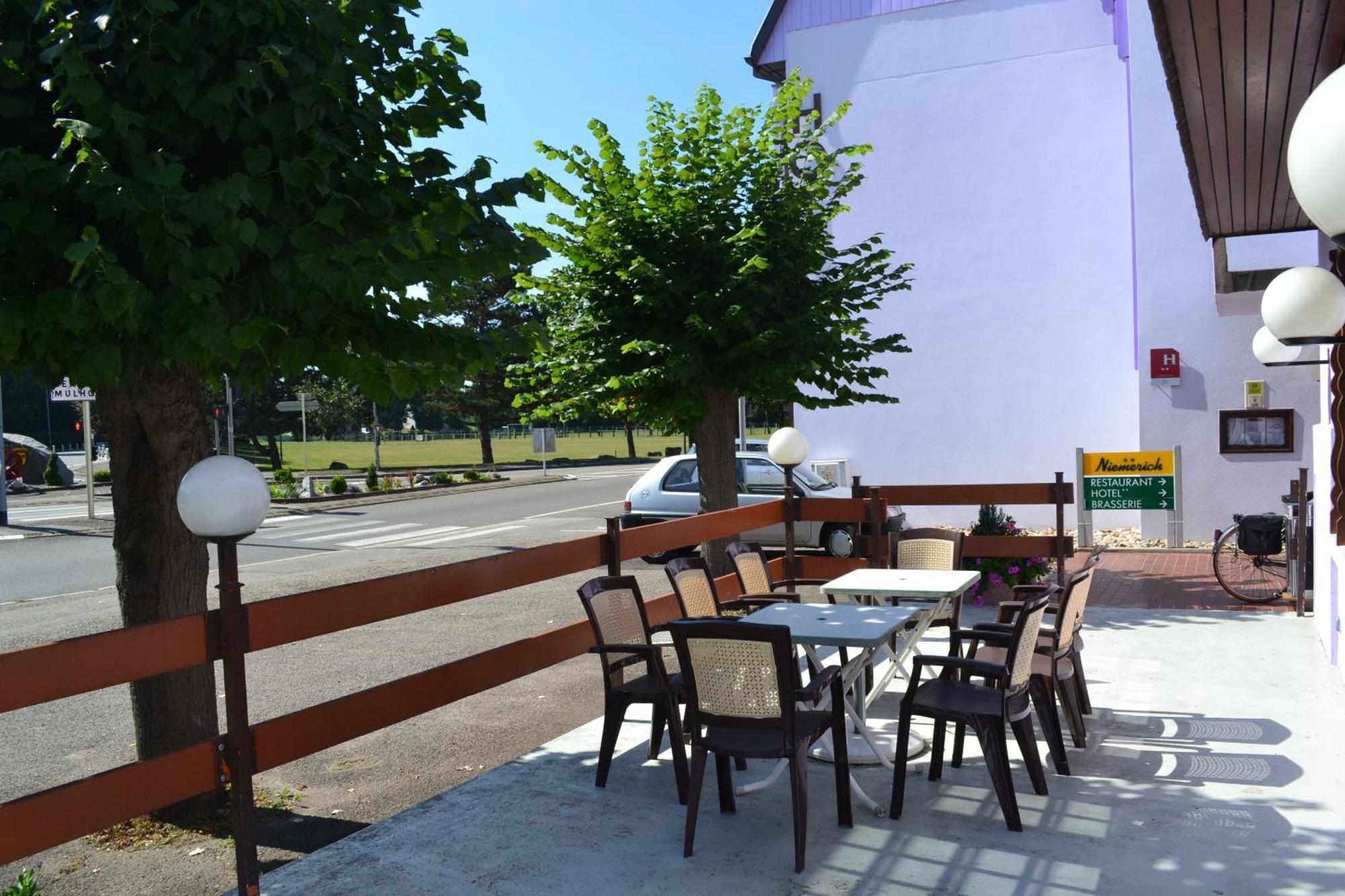 Hotel Restaurant Niemerich Pulversheim Buitenkant foto