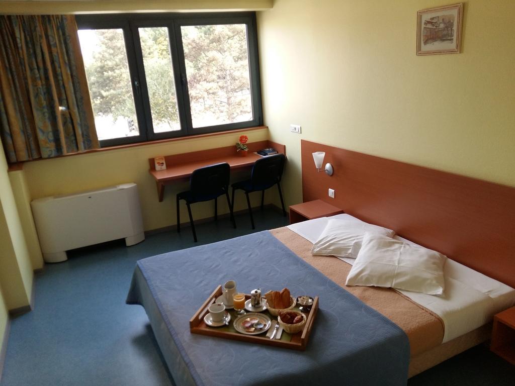 Hotel Restaurant Niemerich Pulversheim Kamer foto